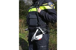 Politieagenten met mondkapjes voorbereid op Corona-incidenten