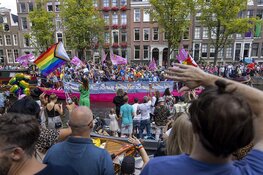 Canal Parade Pride Amsterdam in volle gang (fotoalbum)