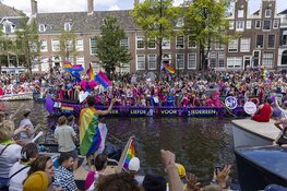 Canal Parade Pride Amsterdam in volle gang (fotoalbum)