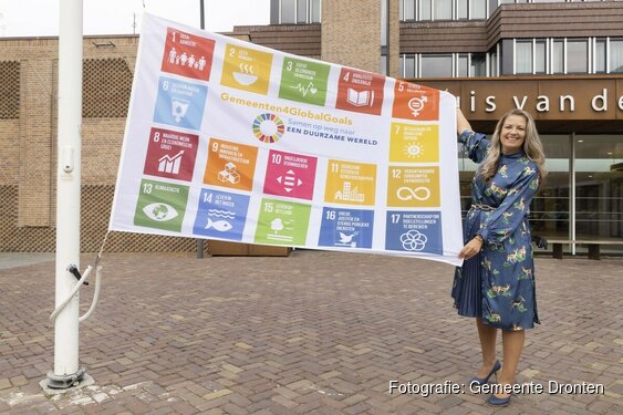 Global Goals vlag gehesen