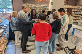 Inburgeraars beleven gezonde leefstijl tour in de supermarkt