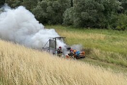KNRM Urk en Brandweer Urk bestrijden brand op IJsseloog