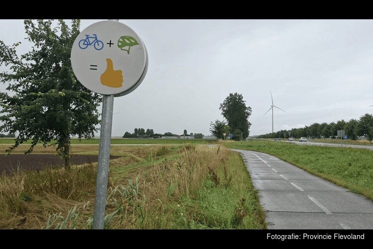 Complimentborden voor fietshelmen op nieuwe plekken in Flevoland