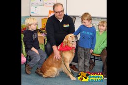 Hond voor de klas op Jenaplanschool de Klimboom in Dronten