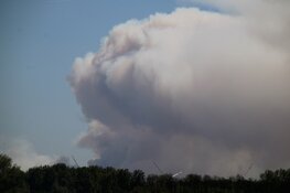 Grote bosbrand op schietkamp 't Harde. Rookwolken in meerdere provincies te zien!