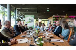 Minister Heerma haalt Flevolandse ideeën op rondom samenwerking Rijk en regio