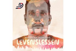 Almeerse mbo-docent bereikt met eigen single en videoclip meer dan 30.000 weergaven